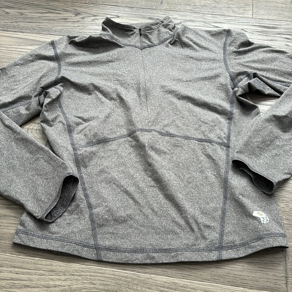 Mountain Hardwear Grey 1/2 zip long sleeve workout top - Picture 2 of 11